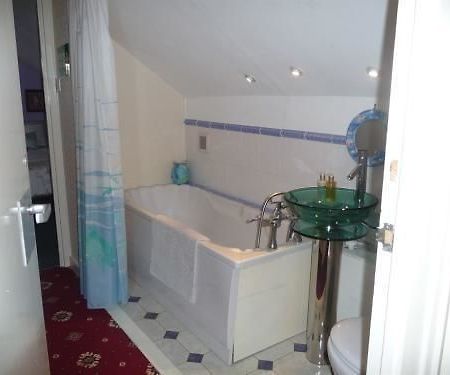 Linchens Bed And Breakfast Felbridge Ngoại thất bức ảnh
